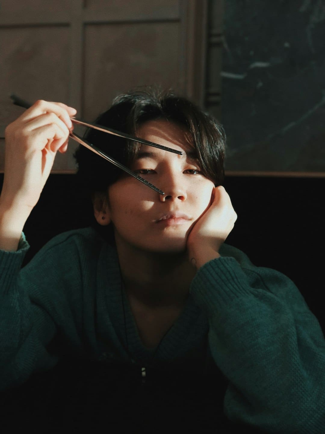 易烊千玺唱《送你一朵小红花》数度呜咽:这首歌或许只唱这一次